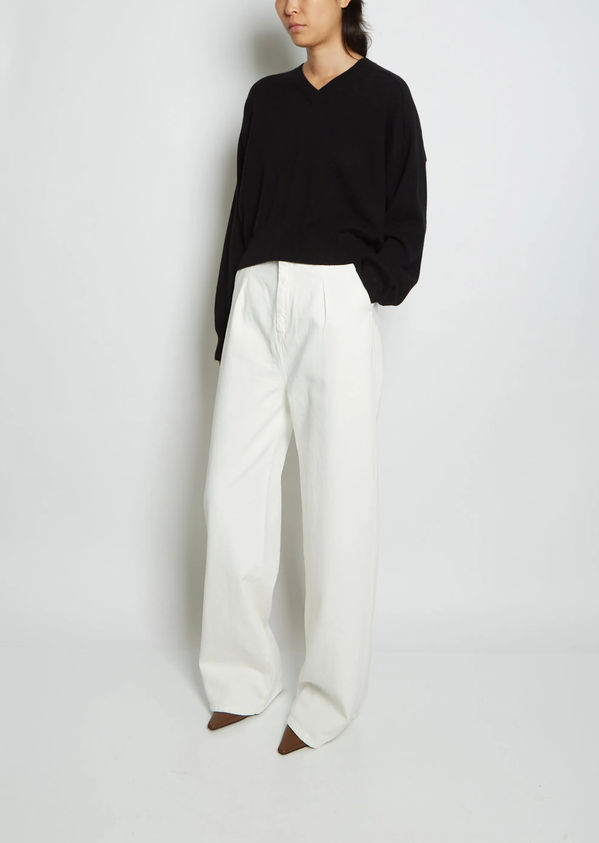 Emsalo V-Neck Cashmere Sweater — Black